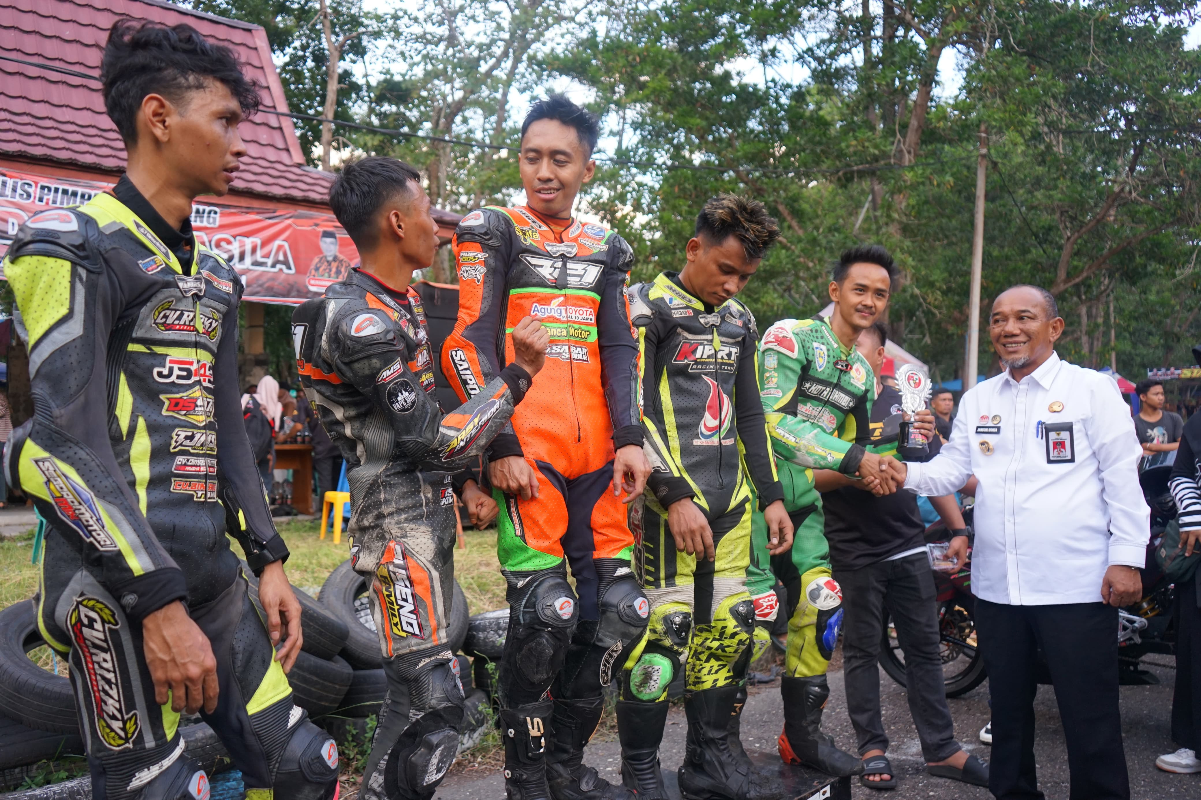 $rows[judul]